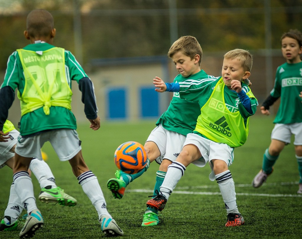 Beliebte Sportarten wie Fußball können schnell aus den Vereinsschuhen herauswachsen.