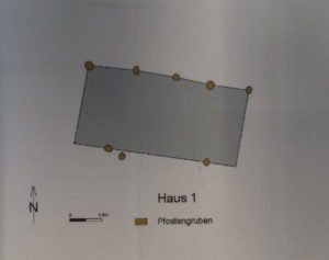 Abb.2: Der Grundriss des einschiffigen Pfostenbaus vom „Haidhofhügel“ bei Dornstedt. Abbildung: Landesamt für Denkmalpflege und Archäologie, Halle